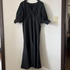 GRL 黒のロングワンピース Vネック 半袖