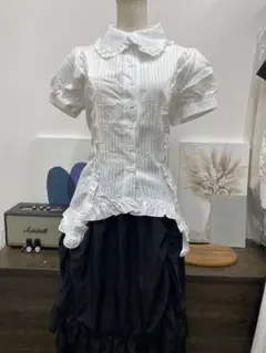 新品タグ付き未使用 ルルウィルビーデコルテフリルシャツ - メルカリ