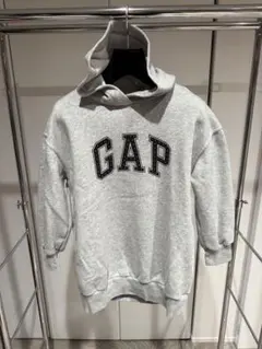 GAP スタッズ付きグレー パーカー