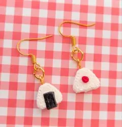 おにぎりのピアス