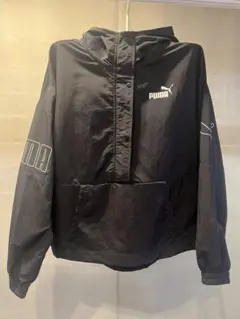 PUMA フード付きブラックウィンドブレーカー