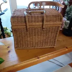 藤の大きなかご