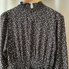 ナイスクラップ　ブラック小花柄長袖ワンピース