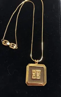 GIVENCHY ジバンシー ネックレス ヴィンテージ ロゴ ゴールド スクエアのサムネイル