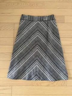 グレー　膝丈スカート