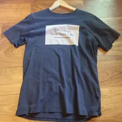 SATURDAYS NEW YORK CITYのTシャツになります。