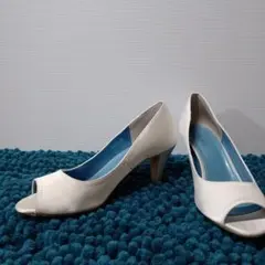 美品 BENIRオープントゥパンプス　ホワイト　サテン　ウェディングシューズ