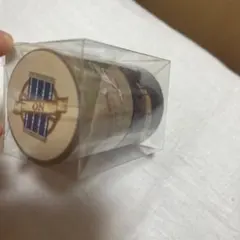 ONデザインのグレーと黒のアイテム