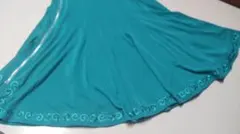 伊太利屋【日本製】　ターコイズカラー　フレアスカート（7A2　サイズ表記）