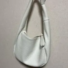 ホワイトレザー風ショルダーバッグ