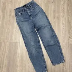 ブルーストレートデニムパンツ ダメージ加工　ユニクロ ジーンズ