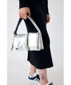 メタリックシルバーショルダーバッグ