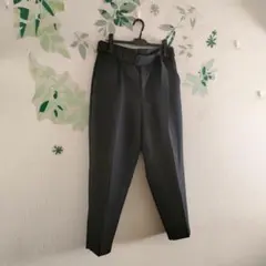 ジーユー　テーパードトラウザー