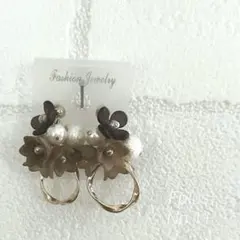 No.11 お花とパールのブラウンピアス　イヤリング　大ぶり