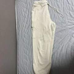 クリーム色 カーゴパンツ ドローストリング付き　スウェット
