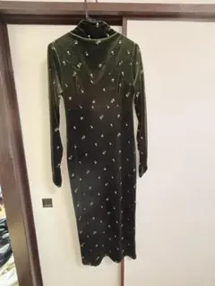 リリーブラウン　エンブロイダリーフラワーワンピース
