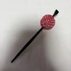 赤と白のボールかんざし
