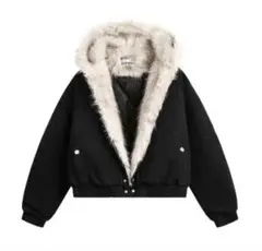 フード付き黒ジャンパー