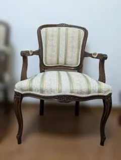 クラシックアームチェア ストライプ模様