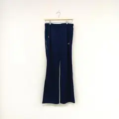 ▢adidas ネイビー フレアパンツ