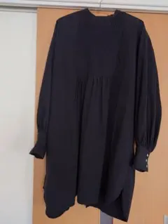 ブラック 長袖シャツ プリーツデザイン