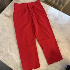 鮮やかレッド センタープレスパンツ スリット入り