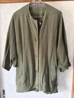 ノーカラージャケット オリーブ色 バルーンスリーブ