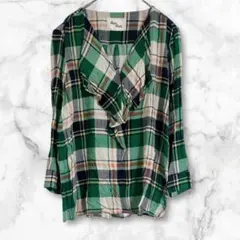 クスクス　グリーン系チェック　フリル付き長袖シャツ　S相当　総柄　秋