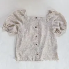 GU ベージュのドット柄パフスリーブシャツ透け感あり