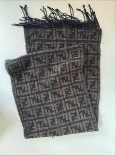 FENDIマフラー　早い者勝ち