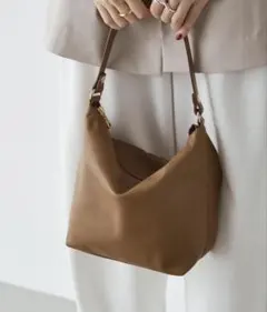 russet ソフトレザー　シンプルショルダーバッグ　ブラウンのサムネイル