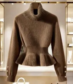 タートルネック　エレガント　金ボタン　ブラウン　キャメル　ペプラム　ニット　S