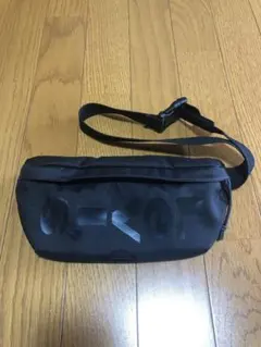 リーバイスボディバッグ