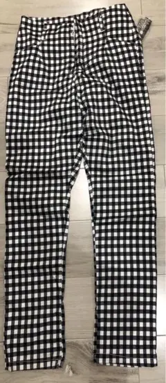 【タグ付き】黒白ギンガムチェックスキニーパンツ