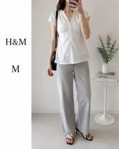 新品タグ付 H&M 白ブラウス 36 半袖 Vネックのサムネイル