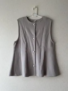 新品♥︎ペプラム ベスト LL グレー ヒロココシノ