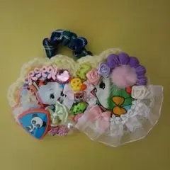 ハンドメイド　カラフルな装飾付き　チャーム