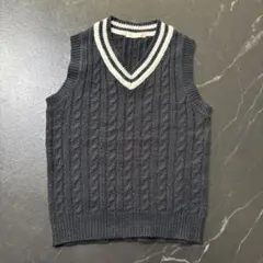 ダークグレー ケーブル編み Vネックベスト110