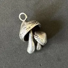 925？　ヴィンテージシルバーネックレス　２つのキノコ　ペンダント　重量感
