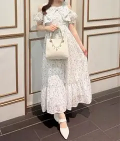 evelyn 半袖ロングワンピース 花柄 水瀬さらら 新品未使用 evelyn ロングワンピース 花柄フリルフレアOP ピンク 水瀬さらら