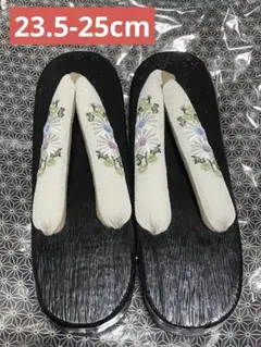 浴衣に！刺繍鼻緒付き下駄　フリーサイズ　着物　菊　黒