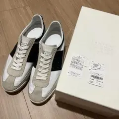ブラック スニーカー