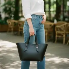 【美品】 CHARLES & KEITH シャナイア トートバッグ 2WAYのサムネイル