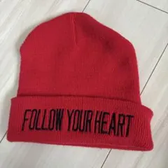 BEAMS HEART ニット帽 レッド ロゴ刺繍　大人用のサムネイル