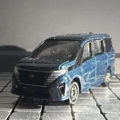 トミカ 日産 セレナ 美品