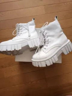 ホワイト 厚底ブーツ　サイズ35