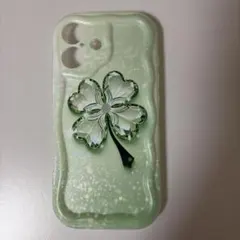 iPhone17ケース 四つ葉のクローバー