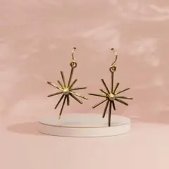 星形パール付きピアス