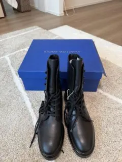新品同様 StuartWeitzmanMCKENZEE レースアップブーツ 37のサムネイル