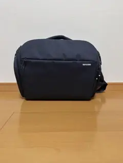 Incase インケース　ネイビー ショルダーバッグ